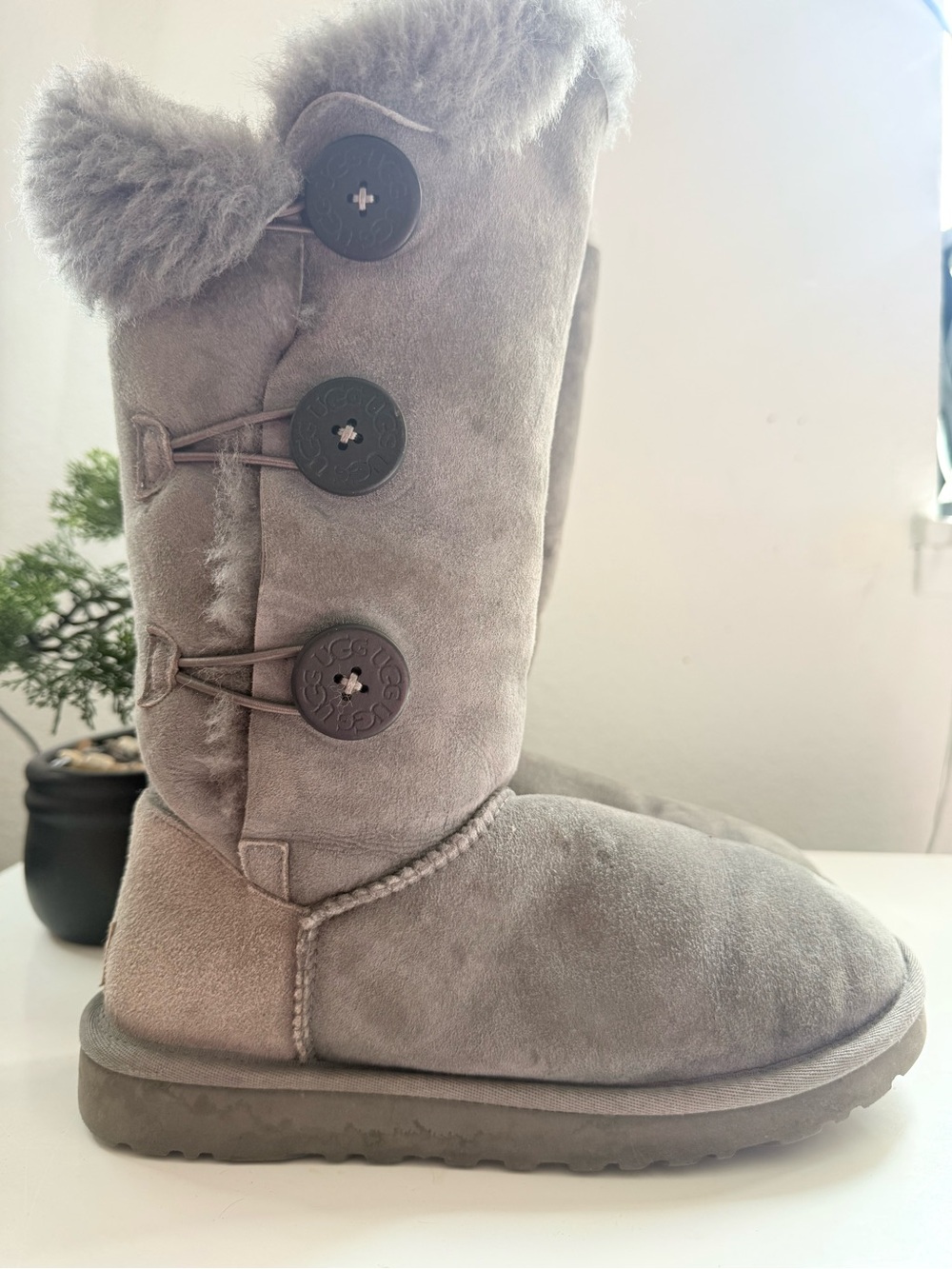 UGG Bailey Button Triplet II Women size 7 Light Gray Suede Button Shearling Boot